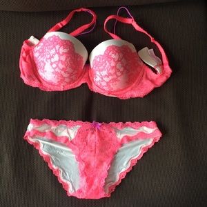 Victoria’s Secret bra and undies.